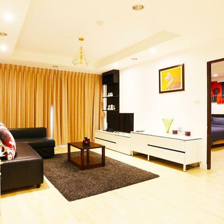 Serena Sathorn Suites Bangkok Luaran gambar